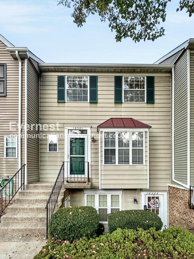 Foto del edificio - 16321 Taconic Cir