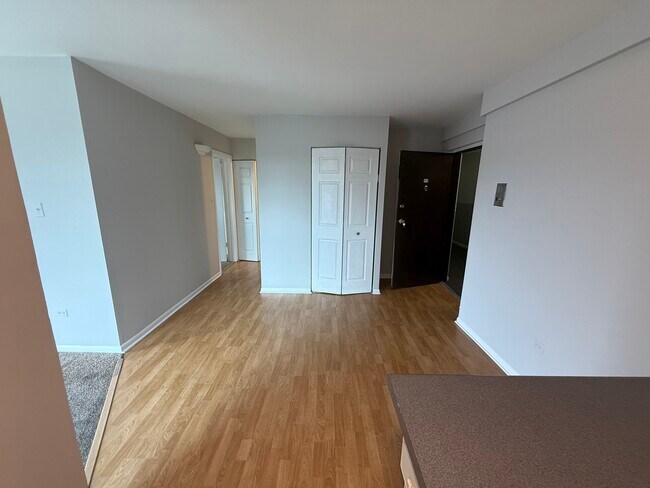 Foto del edificio - 1128 Des Plaines Ave
