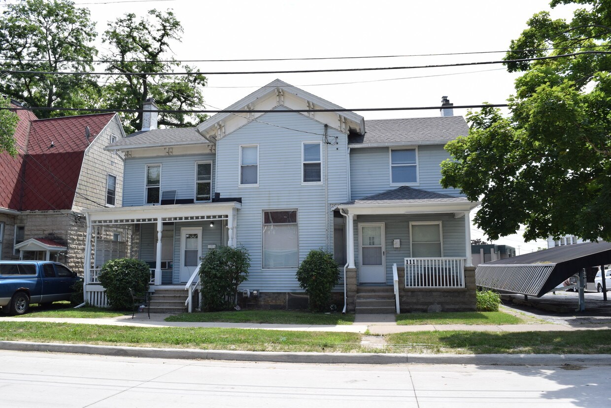 113 Lydia St, Jackson, MI 49201 Townhouse for Rent in Jackson, MI