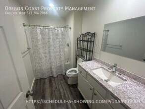 Building Photo - 170 SW Strawberry Ln