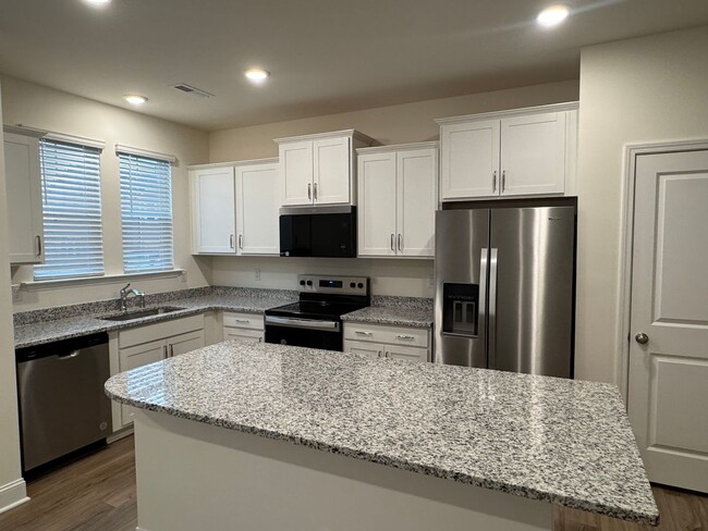 Foto del edificio - 3 Bedroom | 2.5 Bathroom Raleigh Townhome