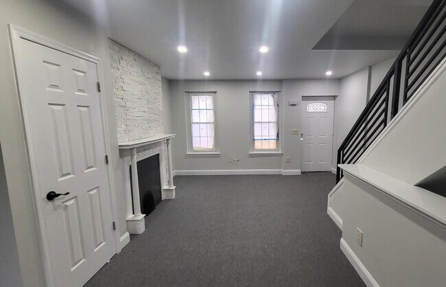 Building Photo - 131 N Hobart St