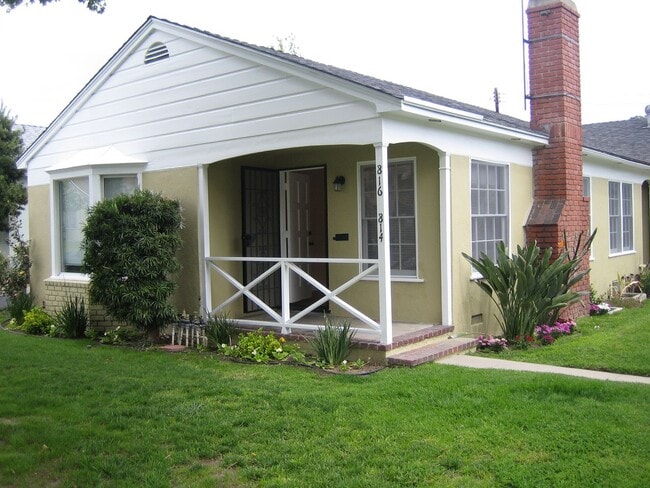 Building Photo - Adams Duplex -814/816 Rental Units