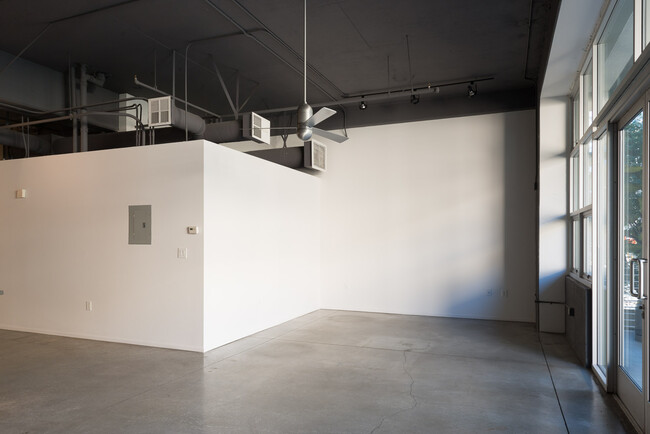Living - 1130 Flower St