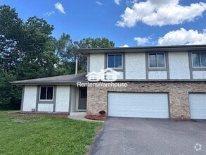 Building Photo - 2550 Teakwood Ln N