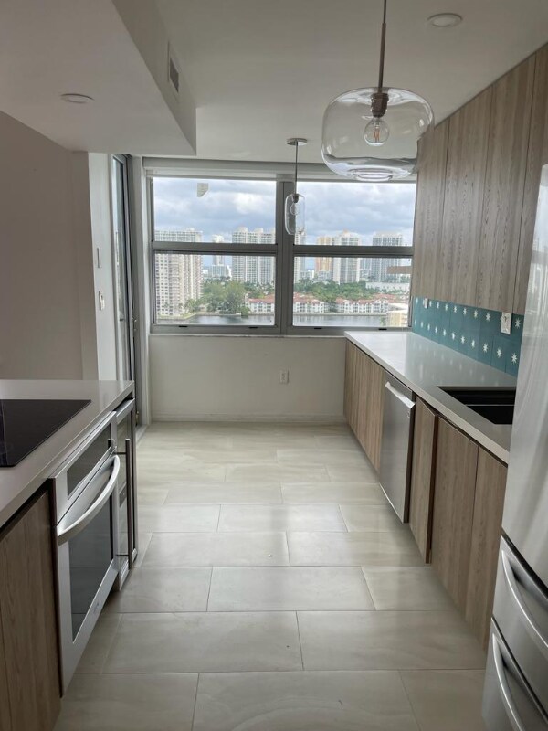 Foto del edificio - 18041 Biscayne Blvd