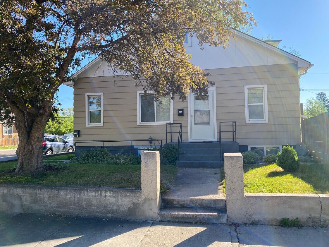 Primary Photo - 650 N 10th Ave