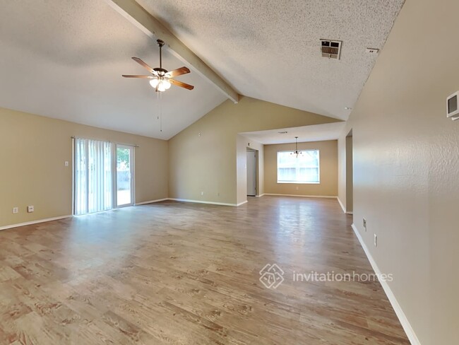 Building Photo - 6403 Walnut Springs Dr