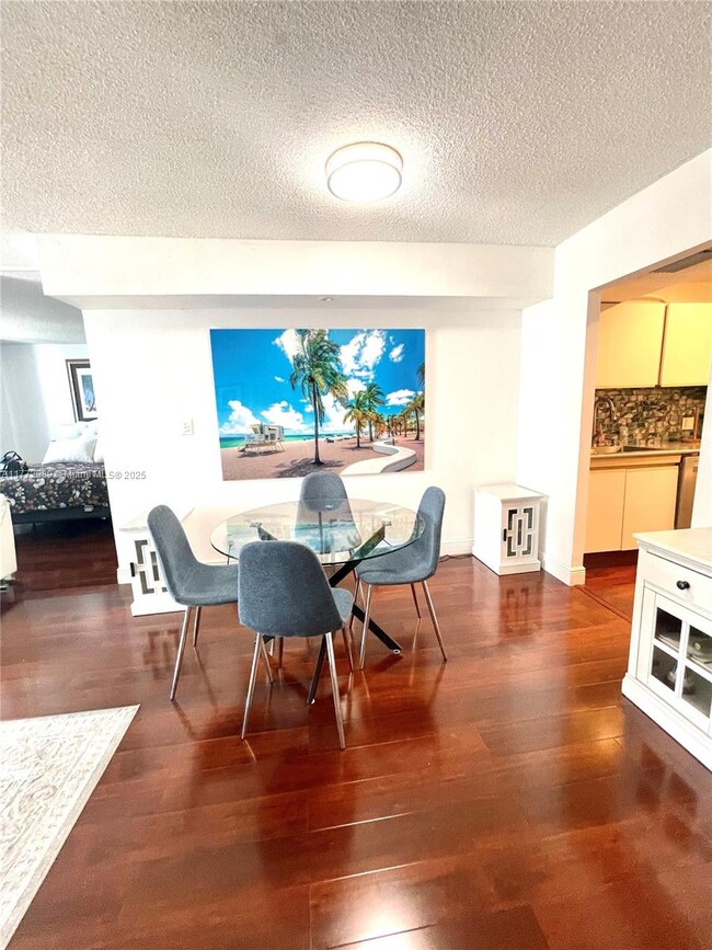 Building Photo - 2201 S Ocean Dr
