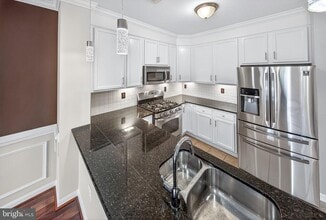 Building Photo - 15825 John Diskin Cir