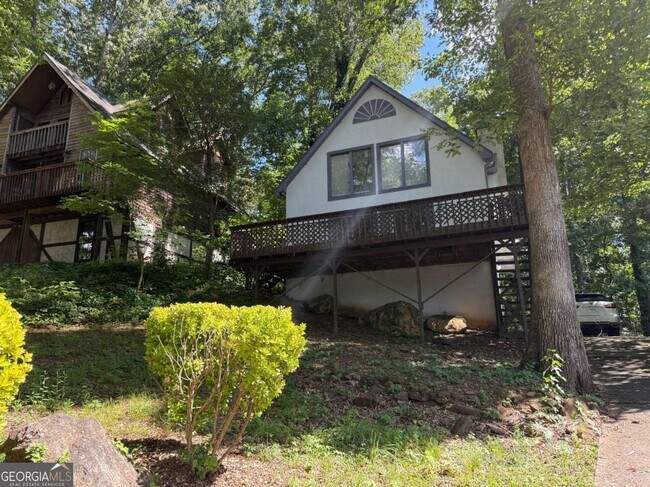 Foto del edificio - 8439 Lake Dr