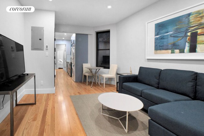 Foto del edificio - 323 E 93rd St