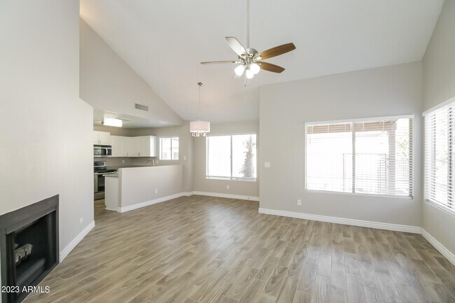 Foto del edificio - 6632 W Brown St