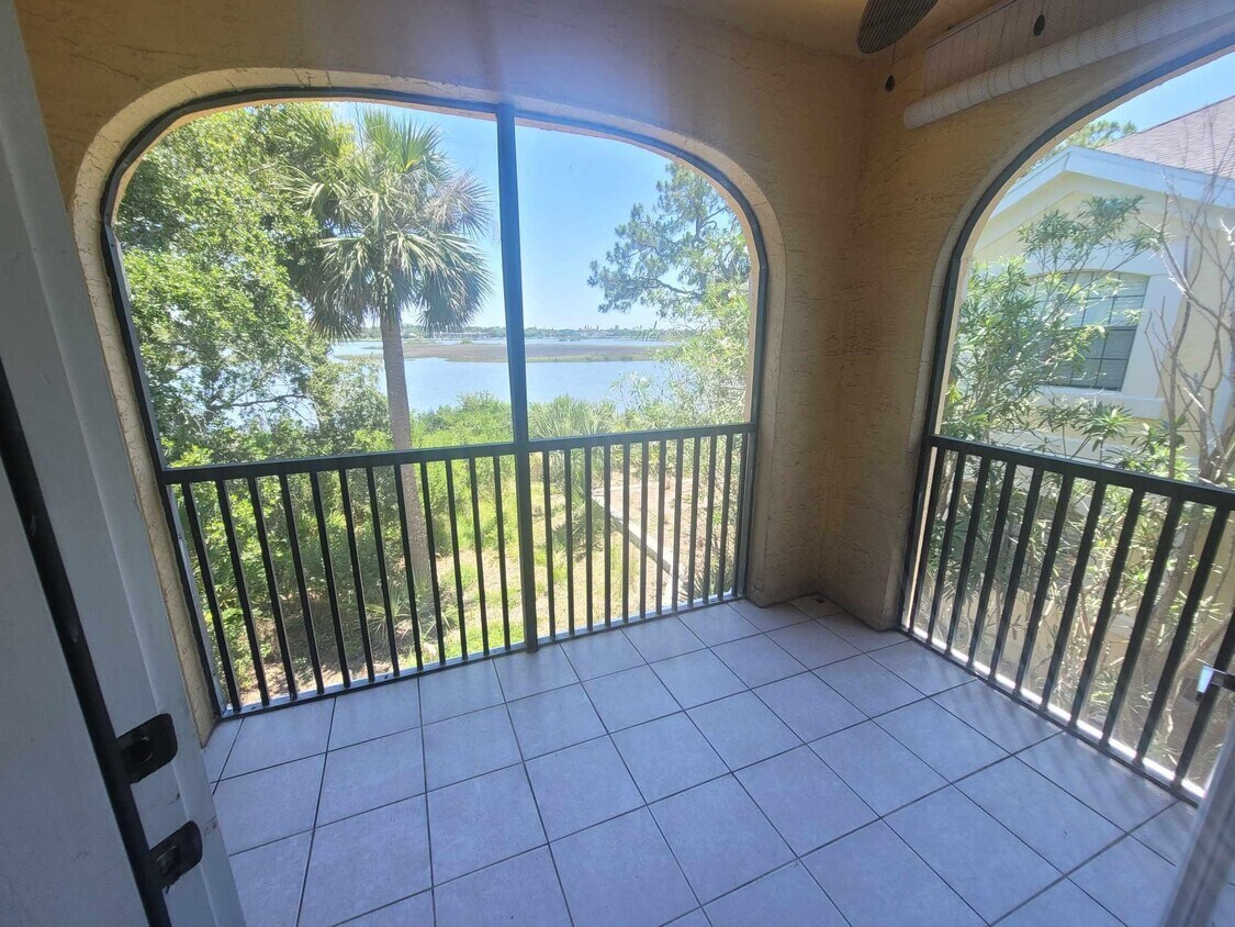 Primary Photo - 2431 Vista Cove Rd