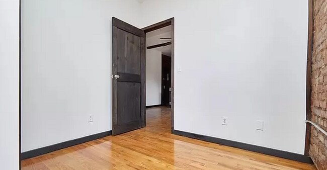 Foto del edificio - 443 E 12th St