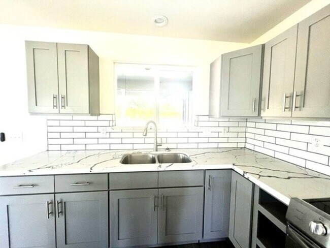 Building Photo - 15-1412-1412 Lokelani Ave