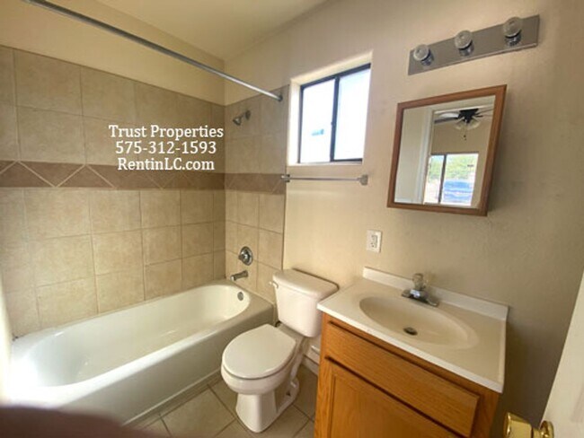 Foto del edificio - 614 S Almendra St