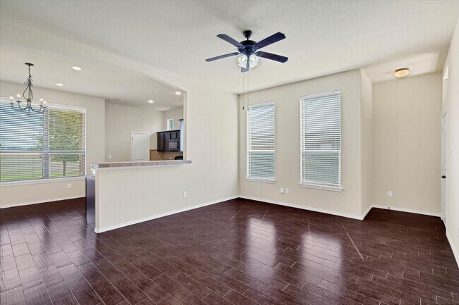 Building Photo - Nice 3 Bedroom Duplex located in New Braun...