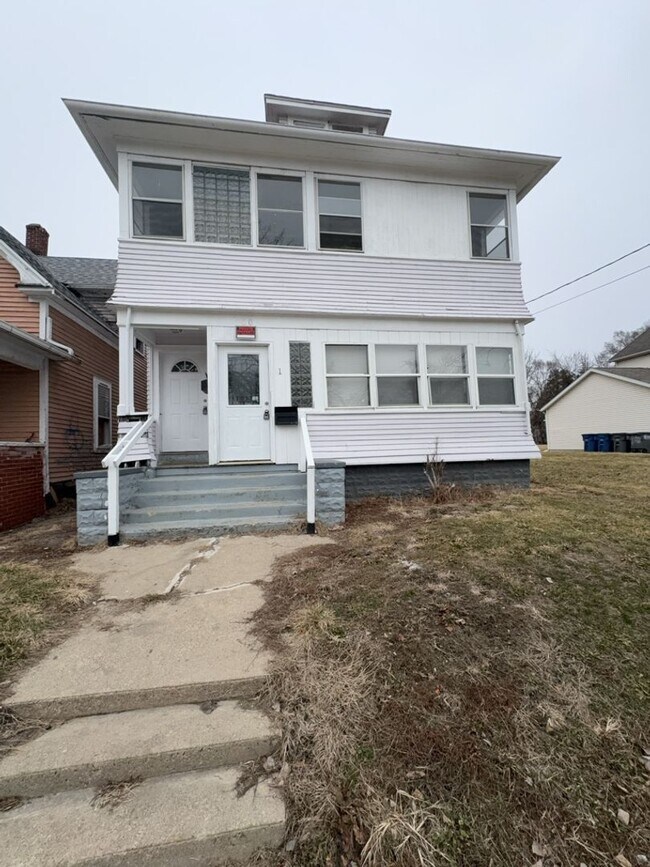 Building Photo - 960 W Delaware Ave