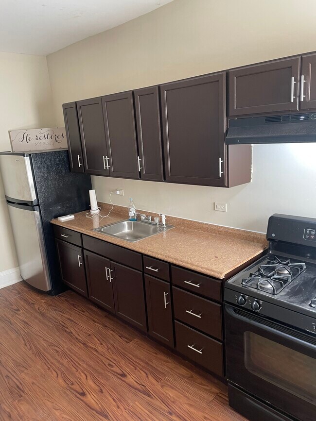 Foto del edificio - 417 Rosecroft Terrace