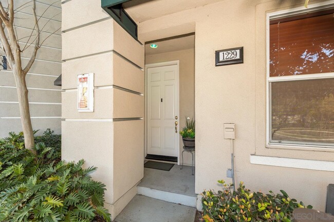 Building Photo - 1229 San Elijo Rd S