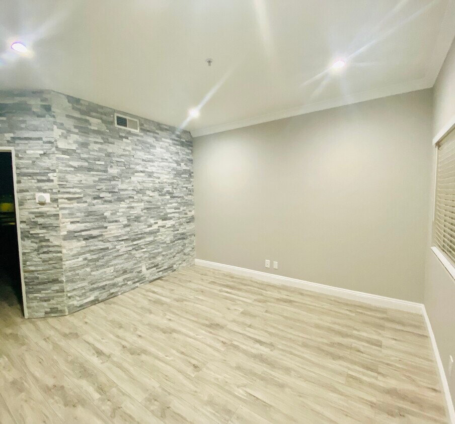 Foto principal - 5543 Case Ave