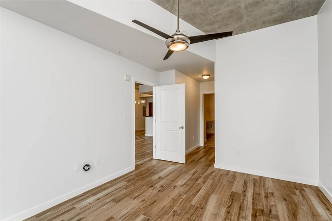 Building Photo - 360 Nueces St