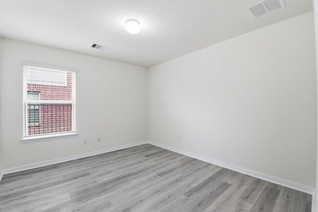 Building Photo - 10433 Russell Pines Dr