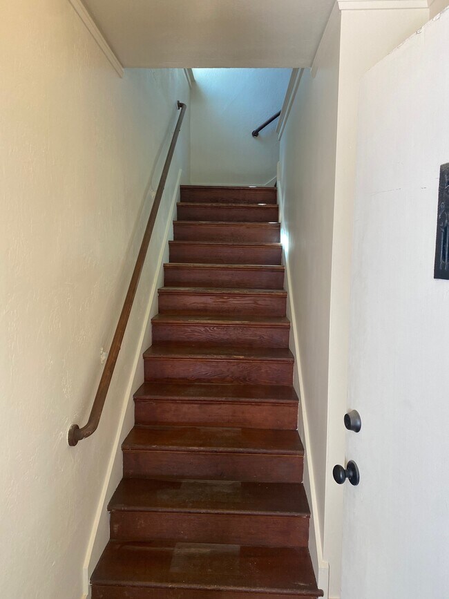 Building Photo - 483 Cavour St