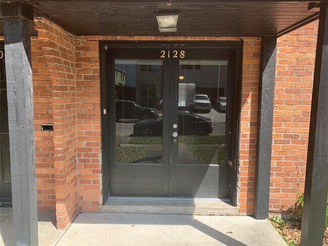 Foto del edificio - 2128 South Blvd