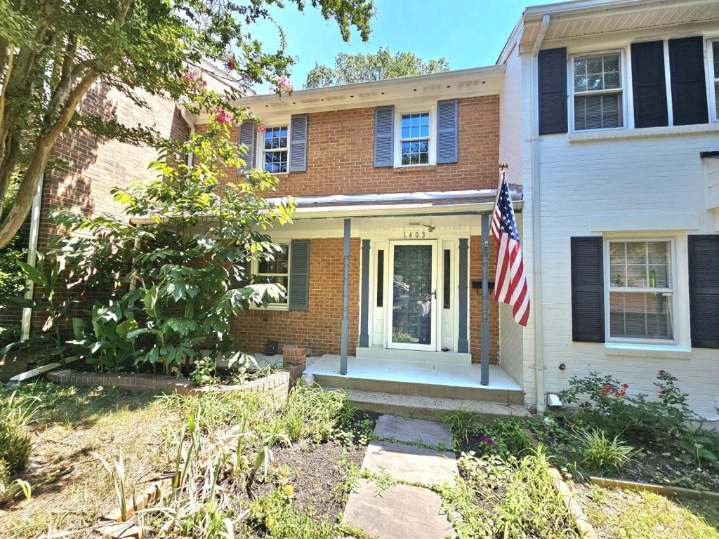 Primary Photo - 1403 Deerfield Ln