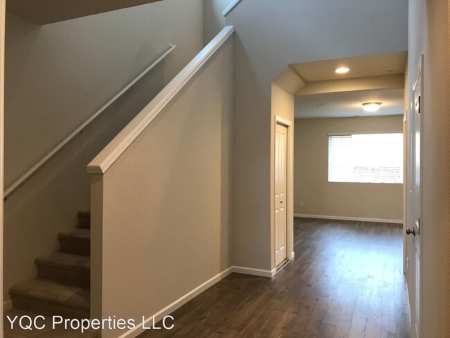 Building Photo - 4 br, 2.5 bath House - 3722 NE Kingbird St...