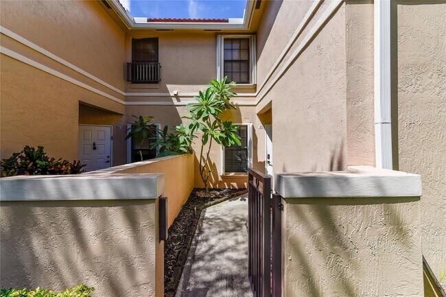 Foto del edificio - 15880 3rd Ct