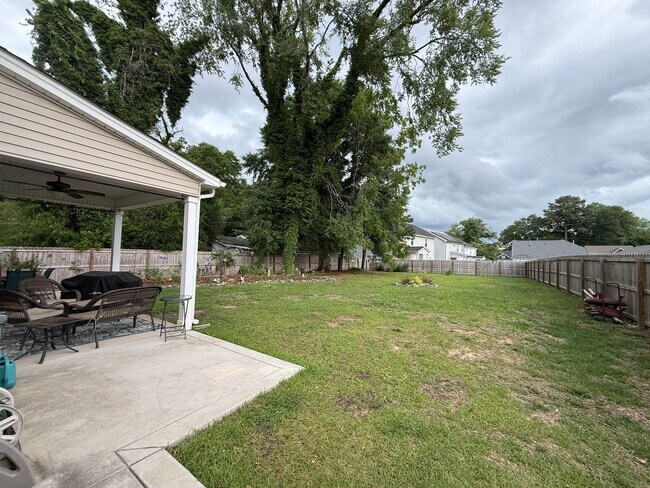 Foto del edificio - 4 Bedroom house minutes from Haymont!