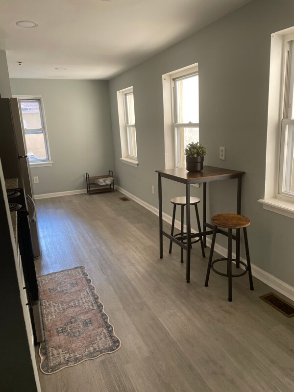 Building Photo - 1037 W Baltimore St