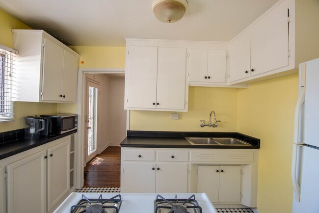 Foto del edificio - 2 bedroom 1 bath house for rent in North Park!