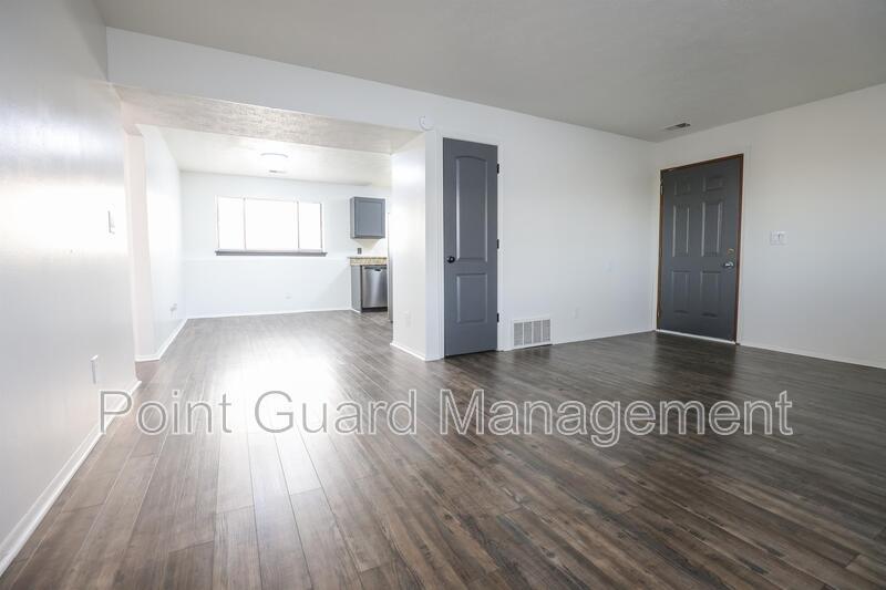 Foto principal - 1260 Golden Gate Dr