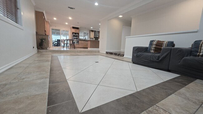 Foto del edificio - 2744 E Bennett Ave