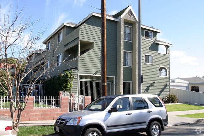 Building Photo - 1376 Junipero Ave