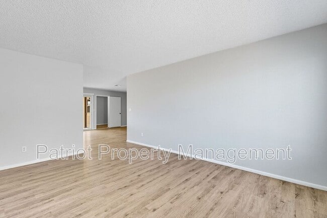 Building Photo - 815 W Westchester Ave