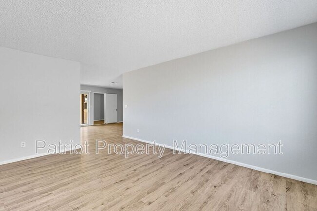Foto del edificio - 815 W Westchester Ave