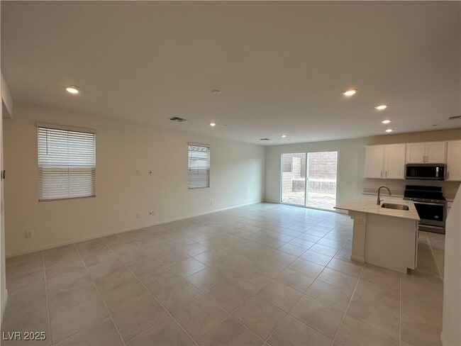 Building Photo - 2562 Ofanto St
