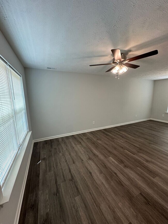 Building Photo - Beautiful NEW BUILD Home in Manchester!