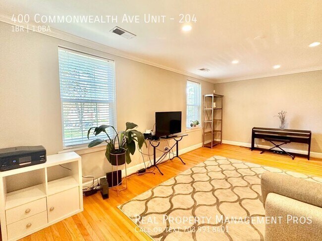 Building Photo - Sun-filled, Spacious Alexandria Condo: Wal...