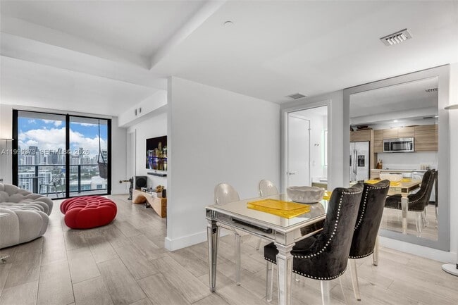 Foto del edificio - 121 NE 34th St