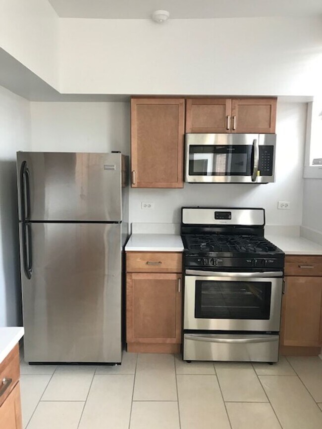 Foto del edificio - East Edgewater One Bed/One Bath + Den ~ He...