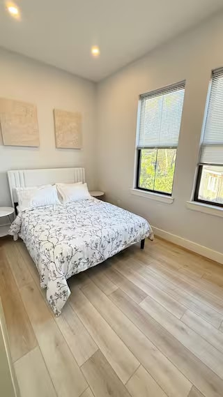 Building Photo - 3439 Lancaster Ave