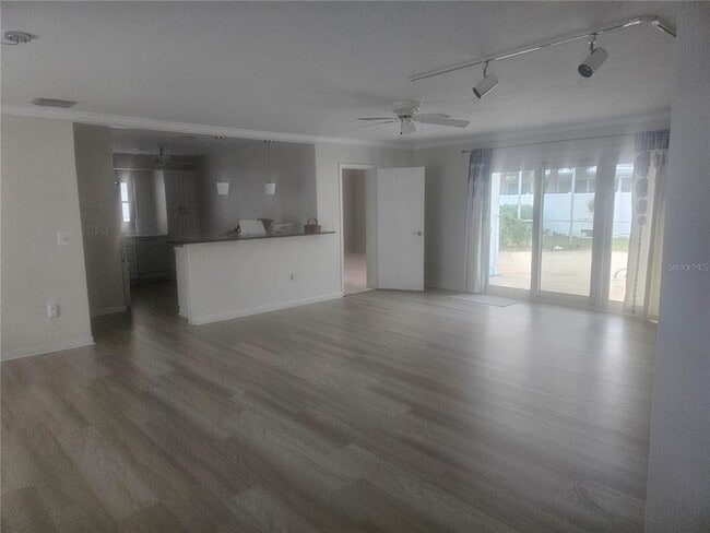 Foto del edificio - 332 2nd St W