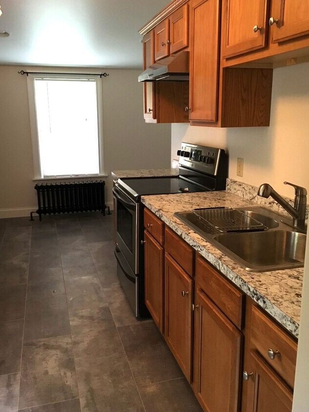 Foto principal - 253 E Main St