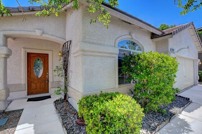 Building Photo - Gorgeous single story in the Northwest. Amazing yard with grass!